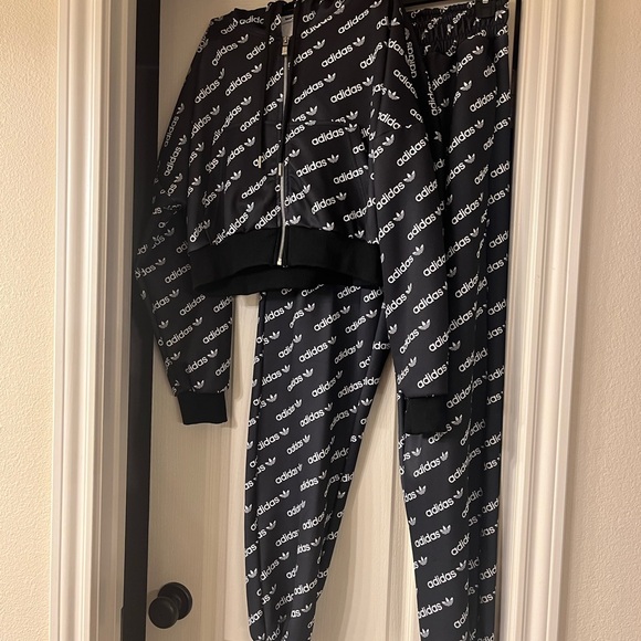 Adidas set 🖤🤍 - Picture 3 of 8